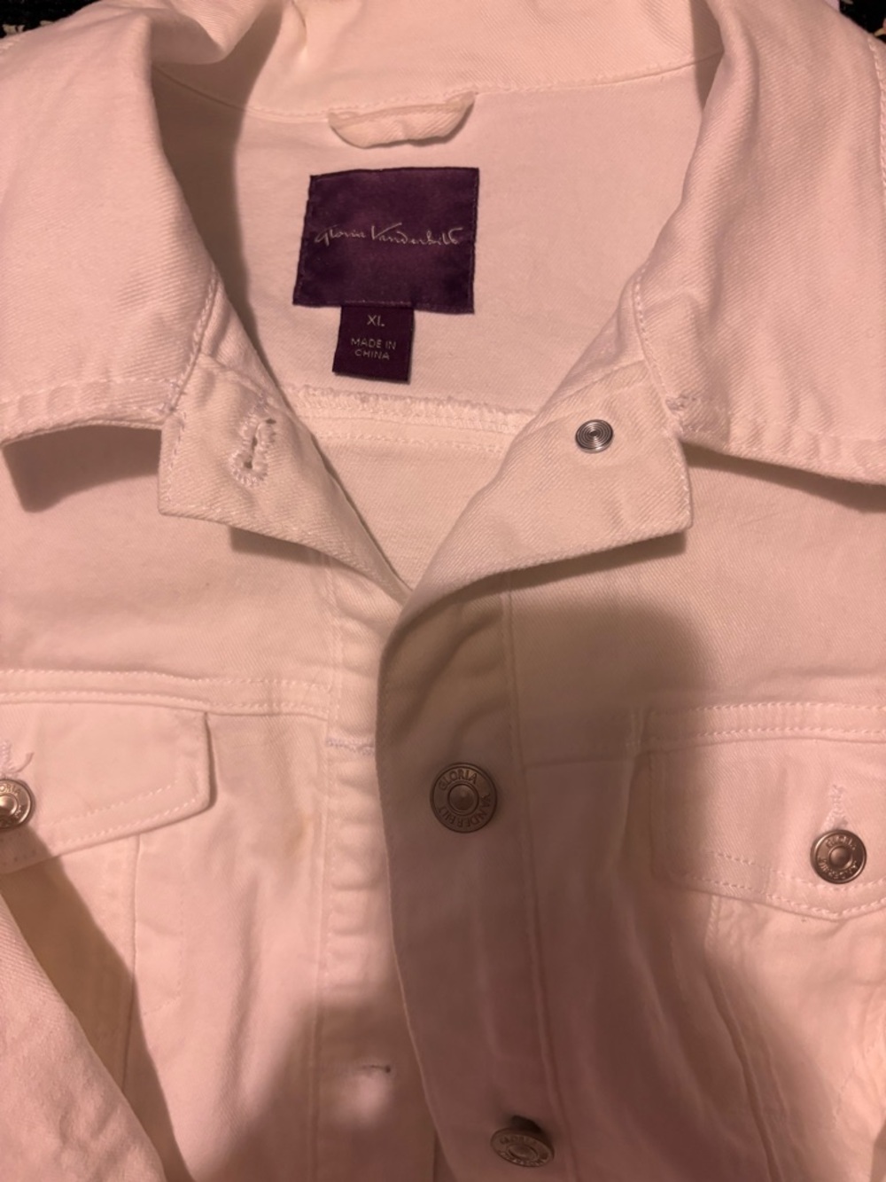 Gloria Vanderbilt White Denim Jacket with Silver Buttons - Picture 2 of 3